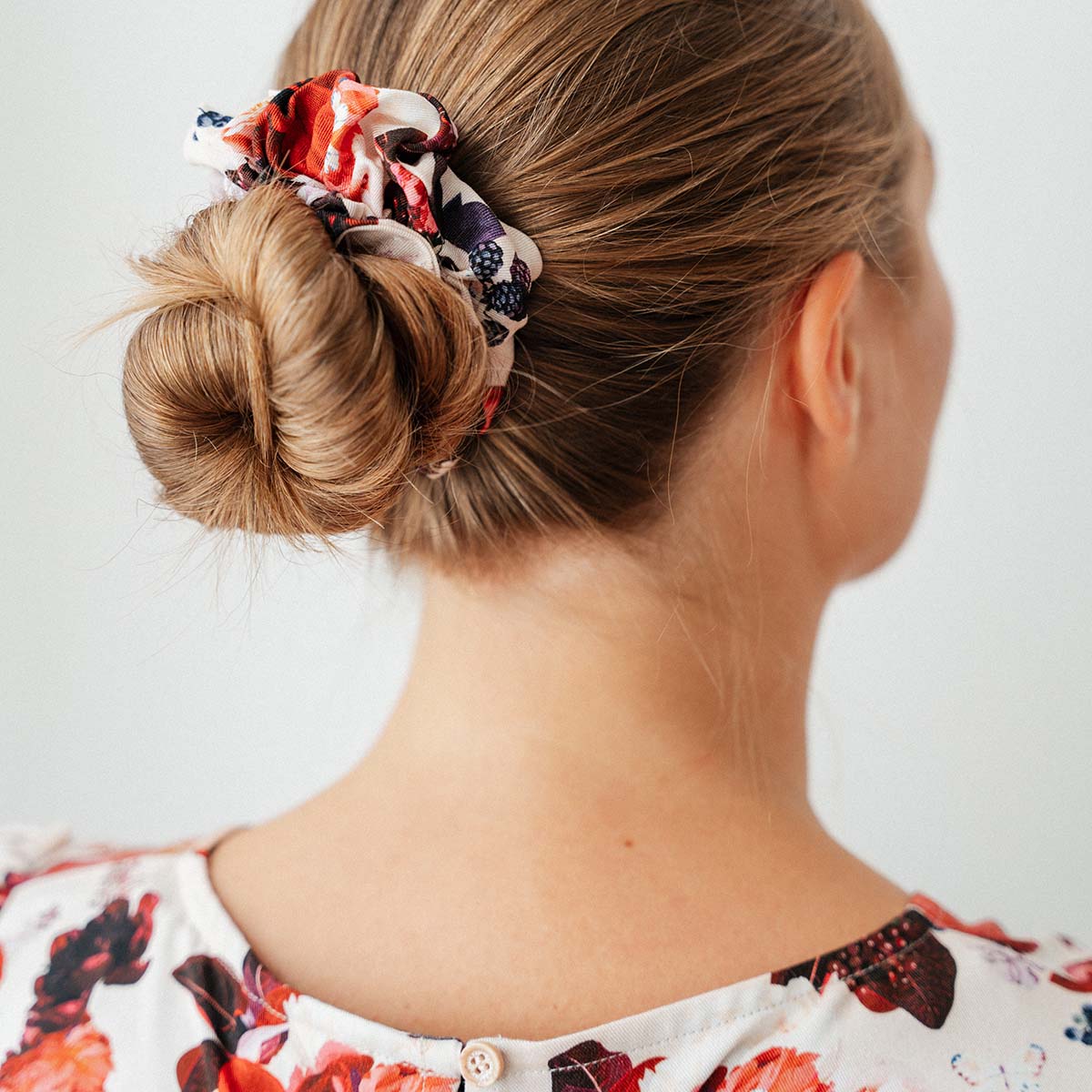 Hair scrunchie, Rowan, ecru